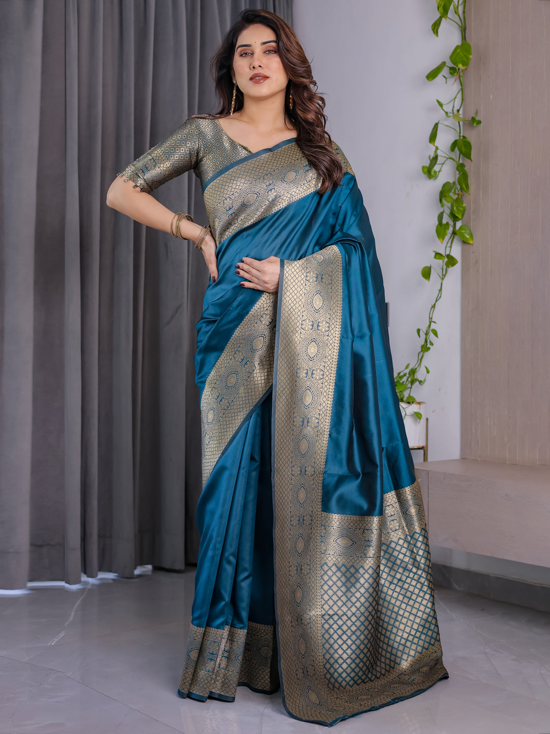 Urban Pallu Woven Design Silk Blend Festive Saree