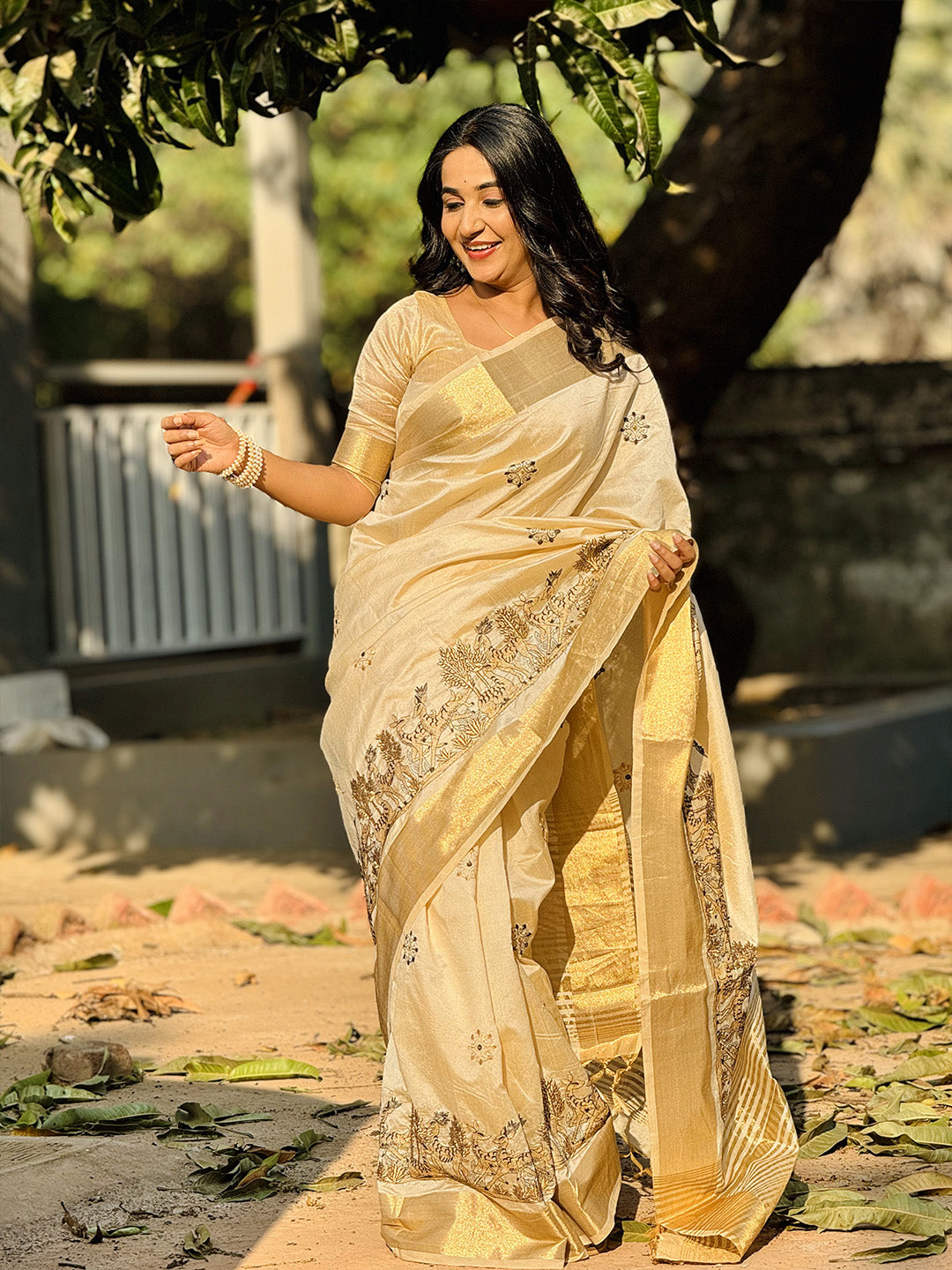 Urban Pallu Woven Design Silk Blend Traditional Saree
