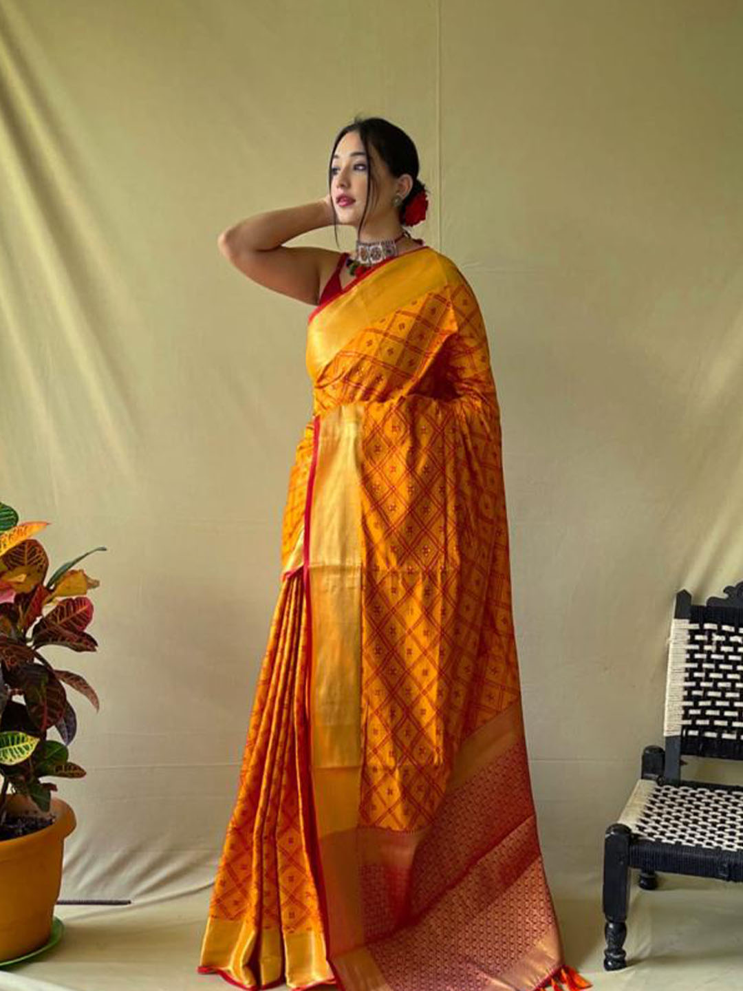 Urban Pallu Woven Design Silk Blend Party Saree