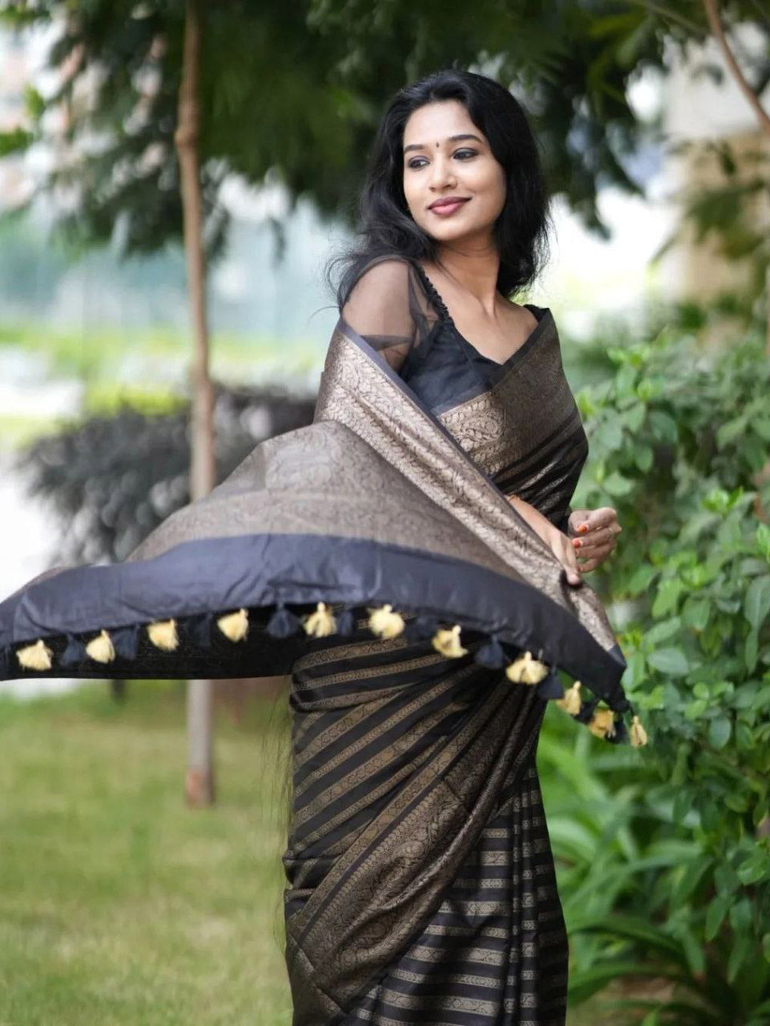 Urban Pallu Woven Design Silk Blend Traditional Saree