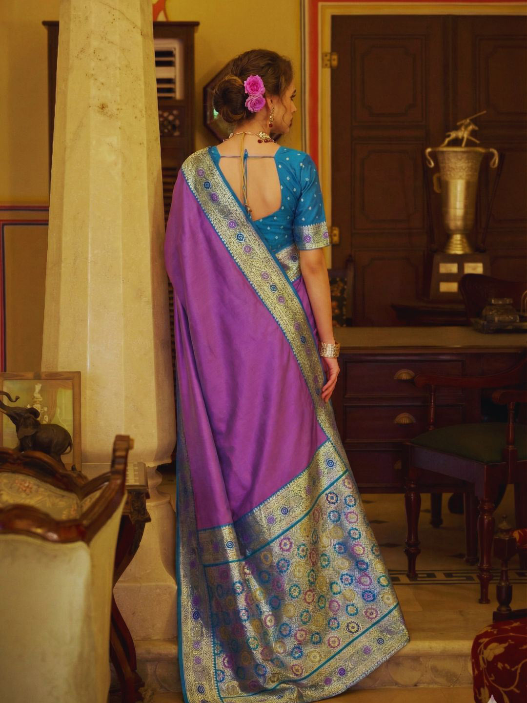 Urban Pallu Woven Design Silk Blend Daily Saree