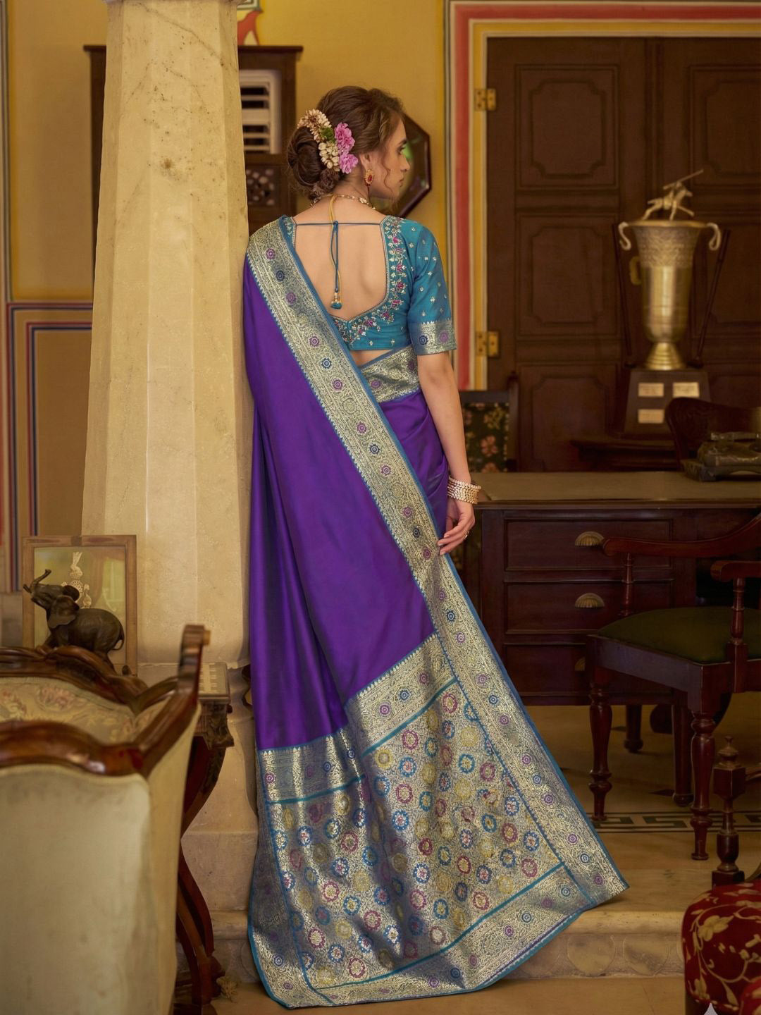 Urban Pallu Woven Design Silk Blend Daily Saree