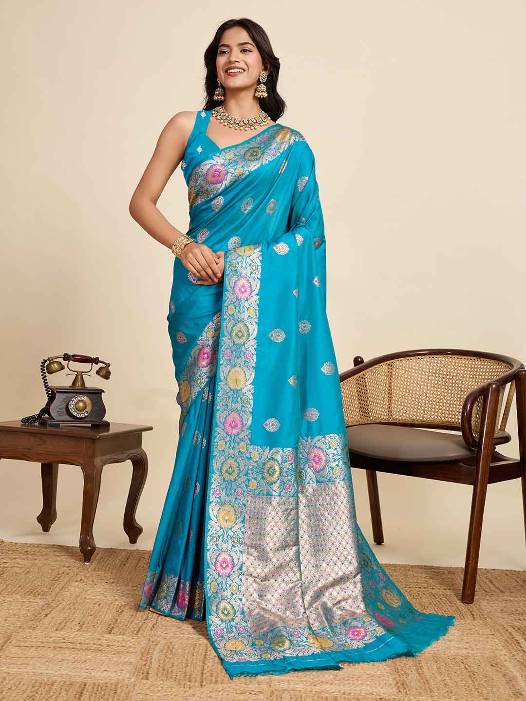 Urban Pallu Woven Design Silk Blend Party Saree