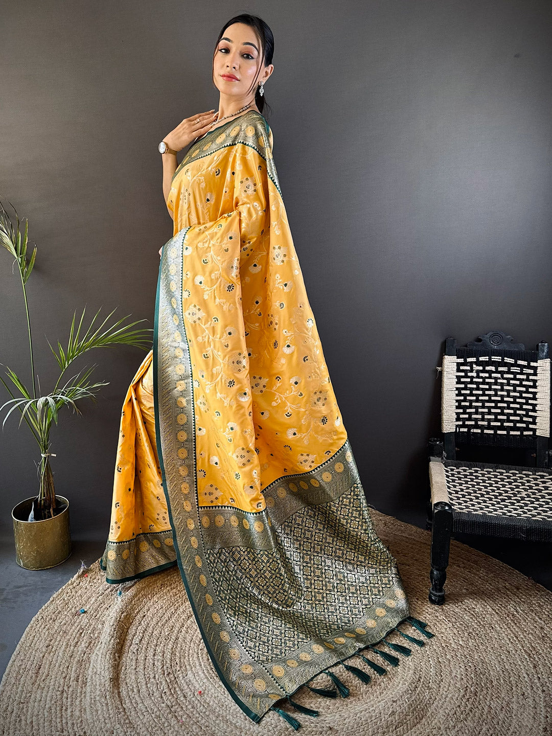 Urban Pallu Woven Design Art Silk Traditional Saree