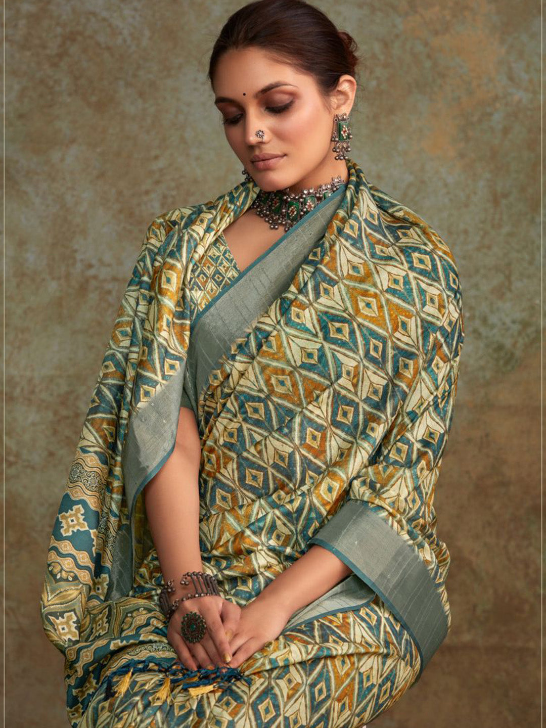 Urban Pallu Printed Silk Blend Daily Saree