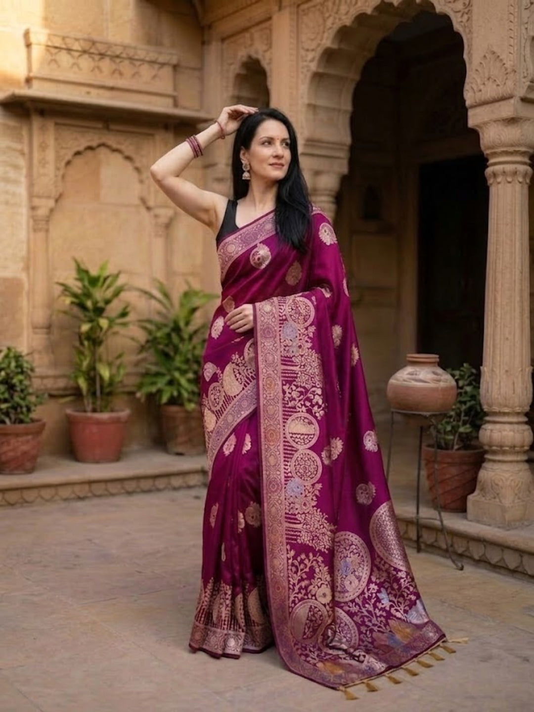 Urban Pallu Woven Design Silk Blend Traditional Saree