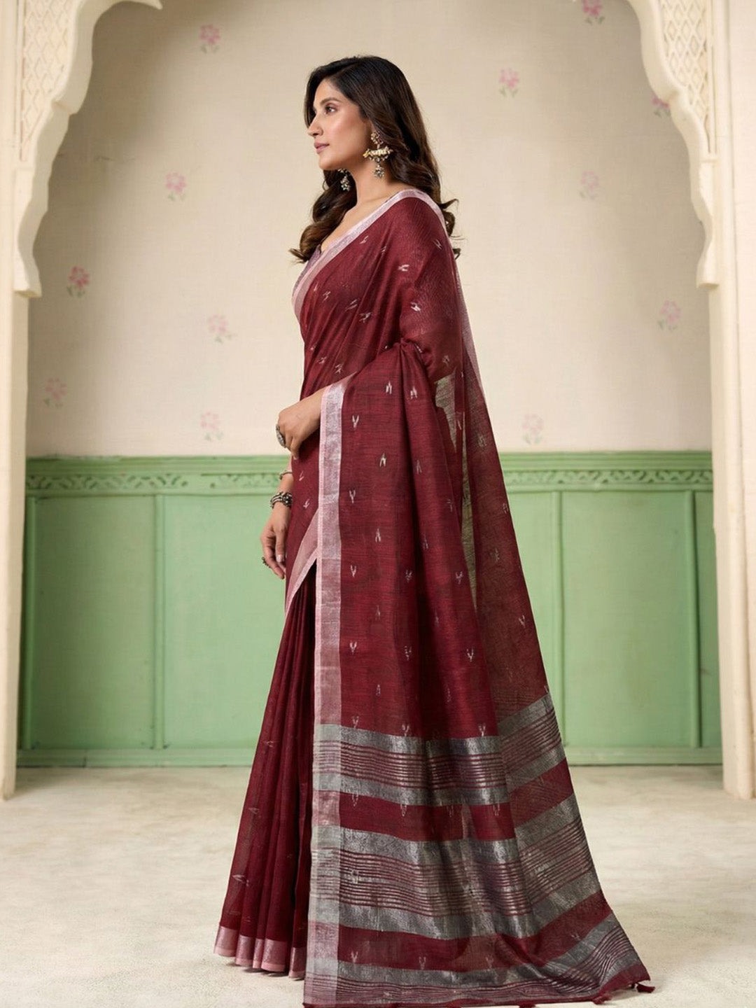 Urban Pallu Woven Design Silk Blend Traditional Saree