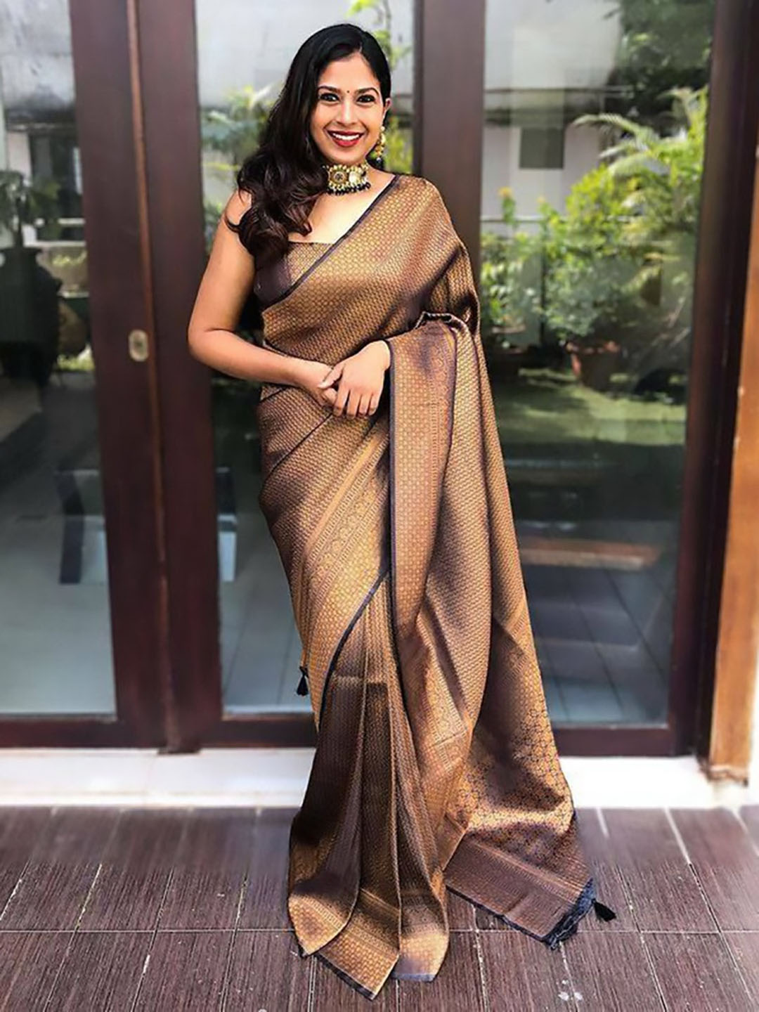 Urban Pallu Woven Design Silk Blend Traditional Saree
