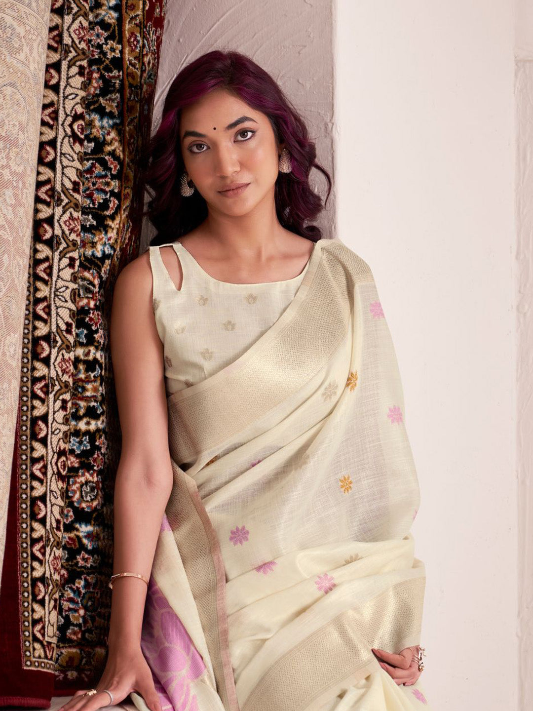 Urban Pallu Woven Design Silk Blend Daily Saree
