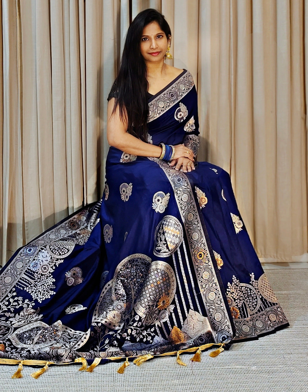 Urban Pallu Woven Design Silk Blend Traditional Saree