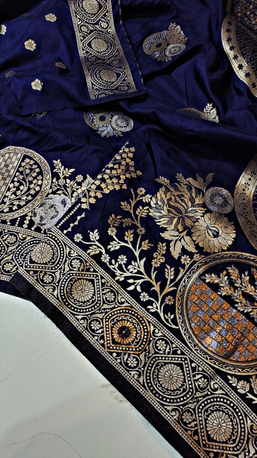 Urban Pallu Woven Design Silk Blend Traditional Saree