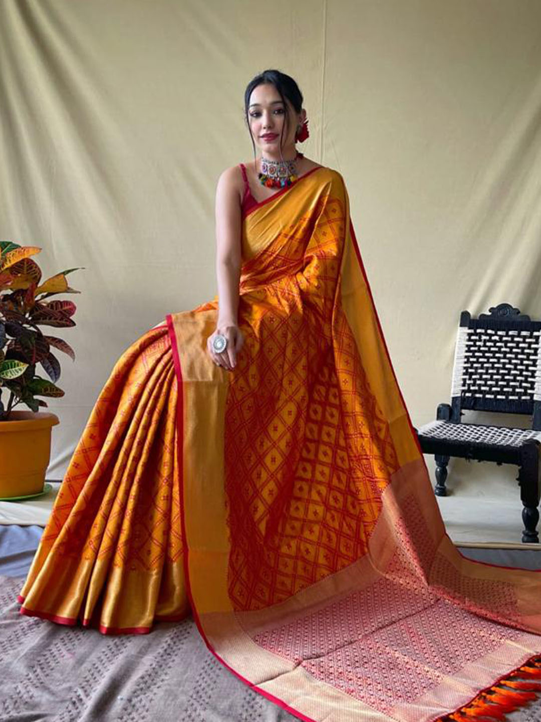 Urban Pallu Woven Design Silk Blend Party Saree