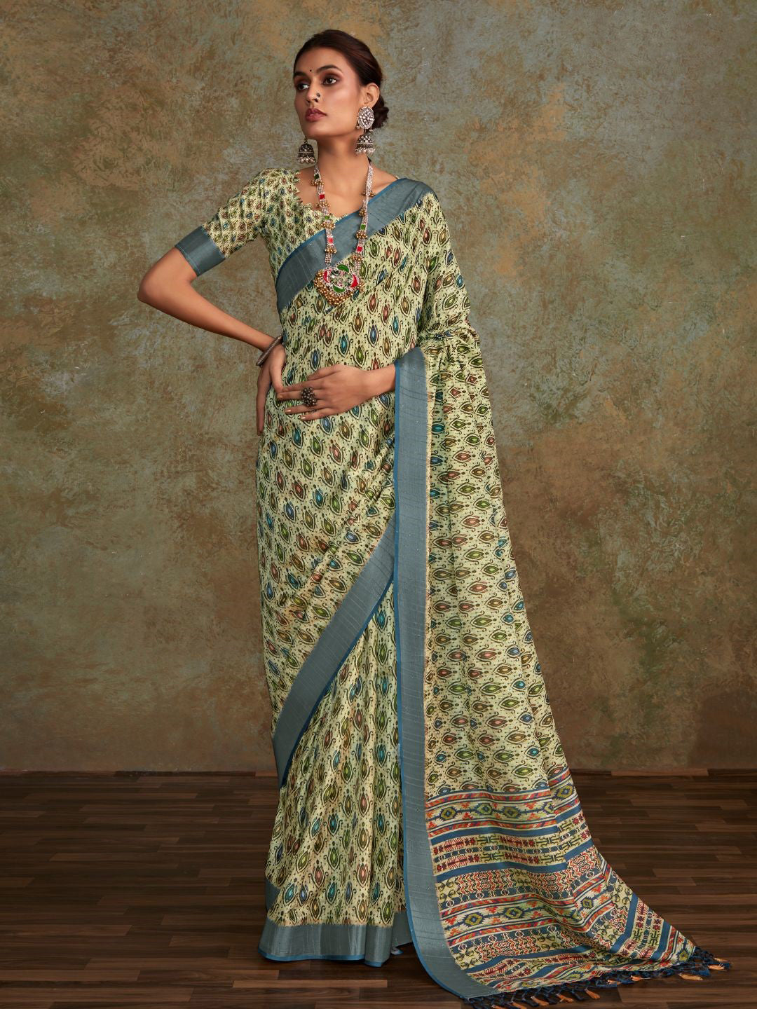 Urban Pallu Printed Silk Blend Daily Saree
