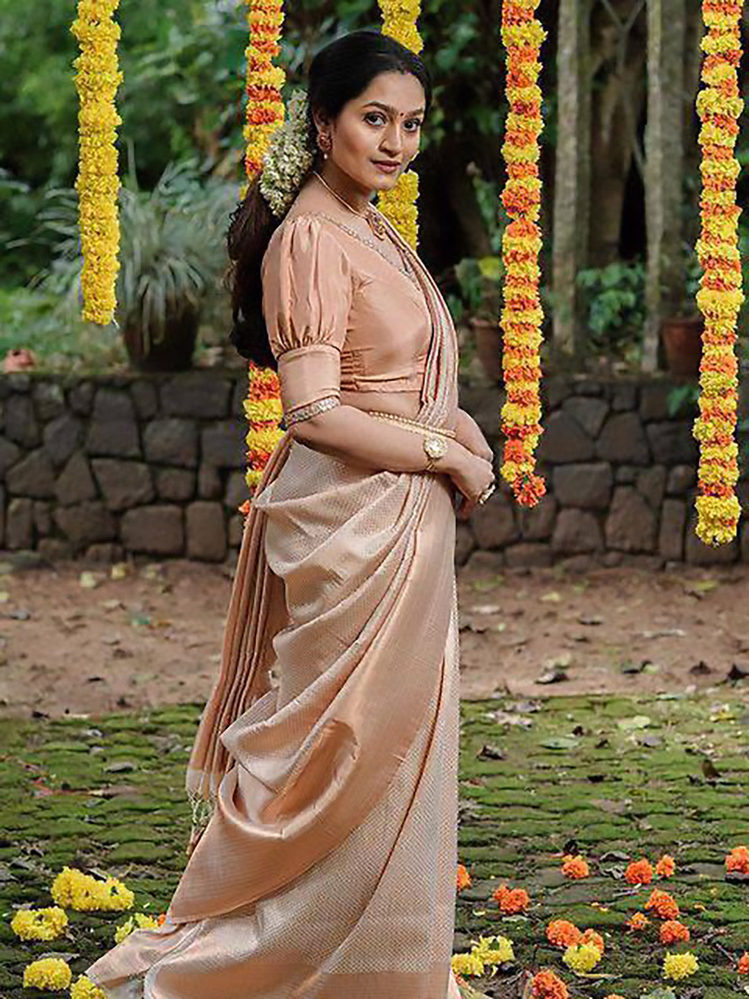 Urban Pallu Woven Design Silk Blend Traditional Saree