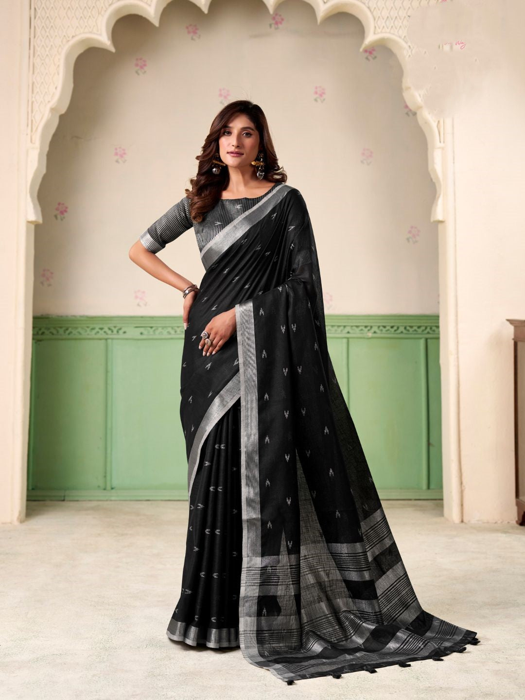 Urban Pallu Woven Design Silk Blend Traditional Saree