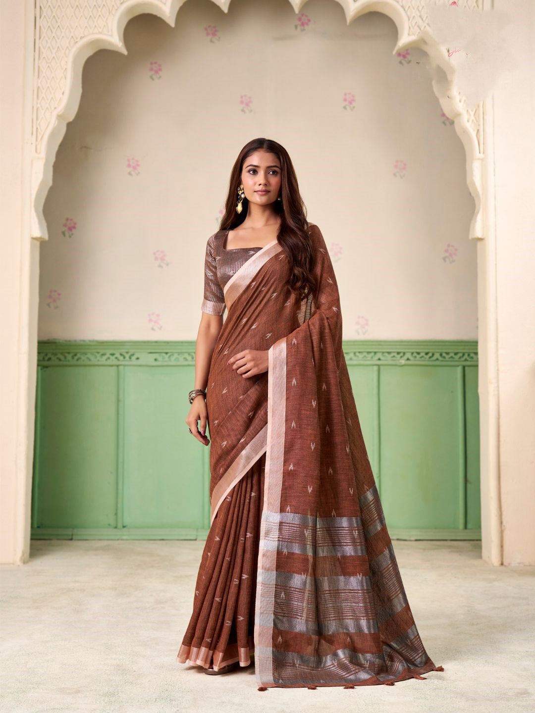 Urban Pallu Woven Design Silk Blend Traditional Saree