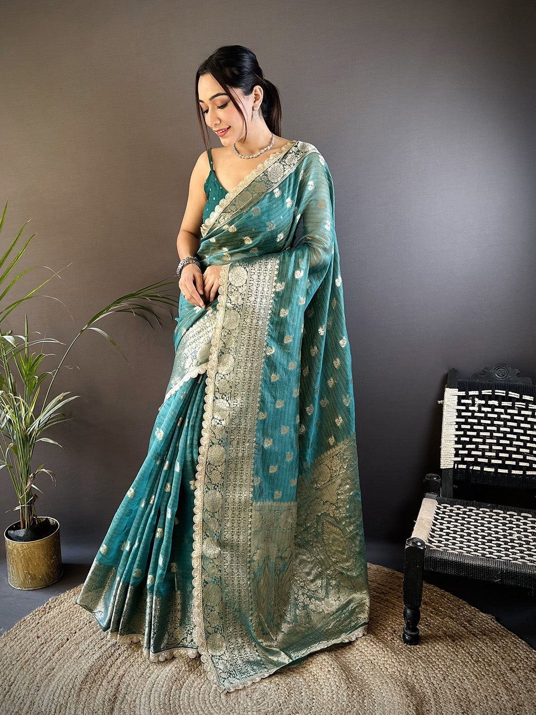 Urban Pallu Woven Design Silk Blend Traditional Saree
