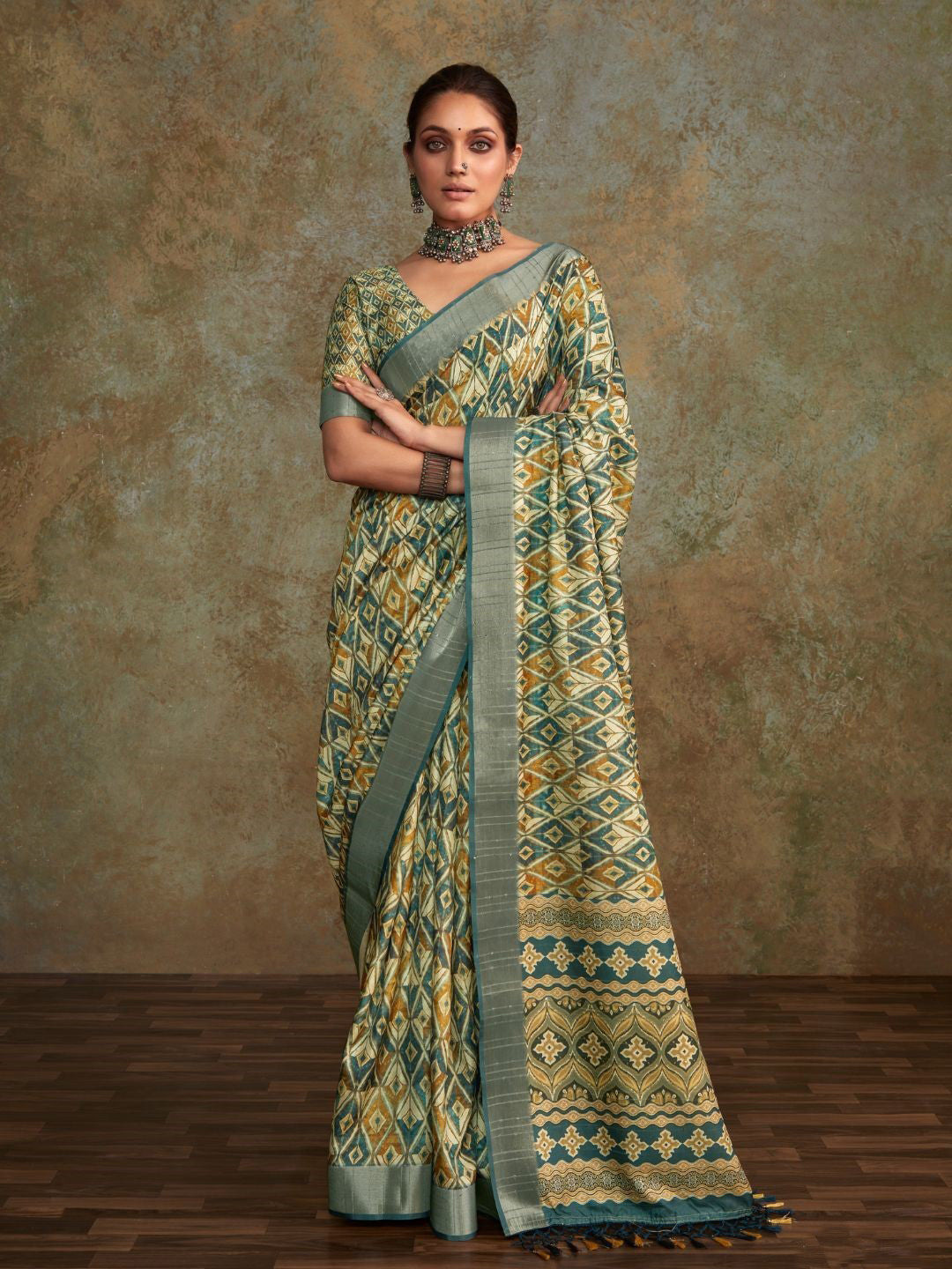 Urban Pallu Printed Silk Blend Daily Saree