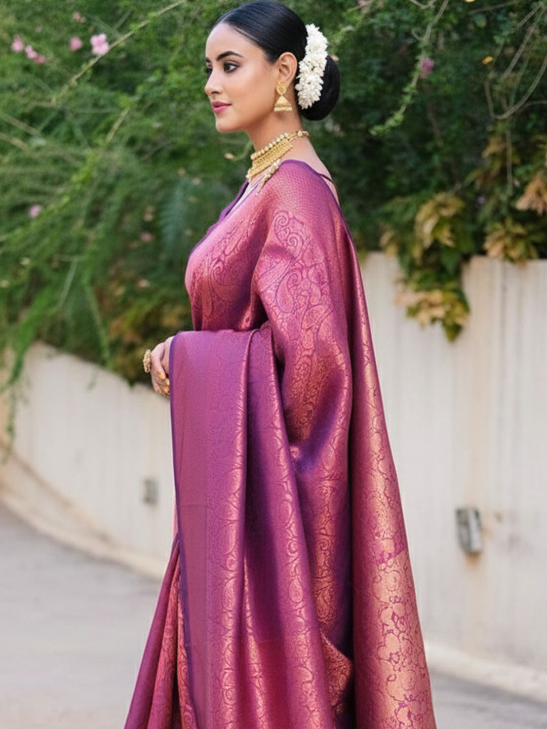 Urban Pallu Woven Design Silk Blend Traditional Saree