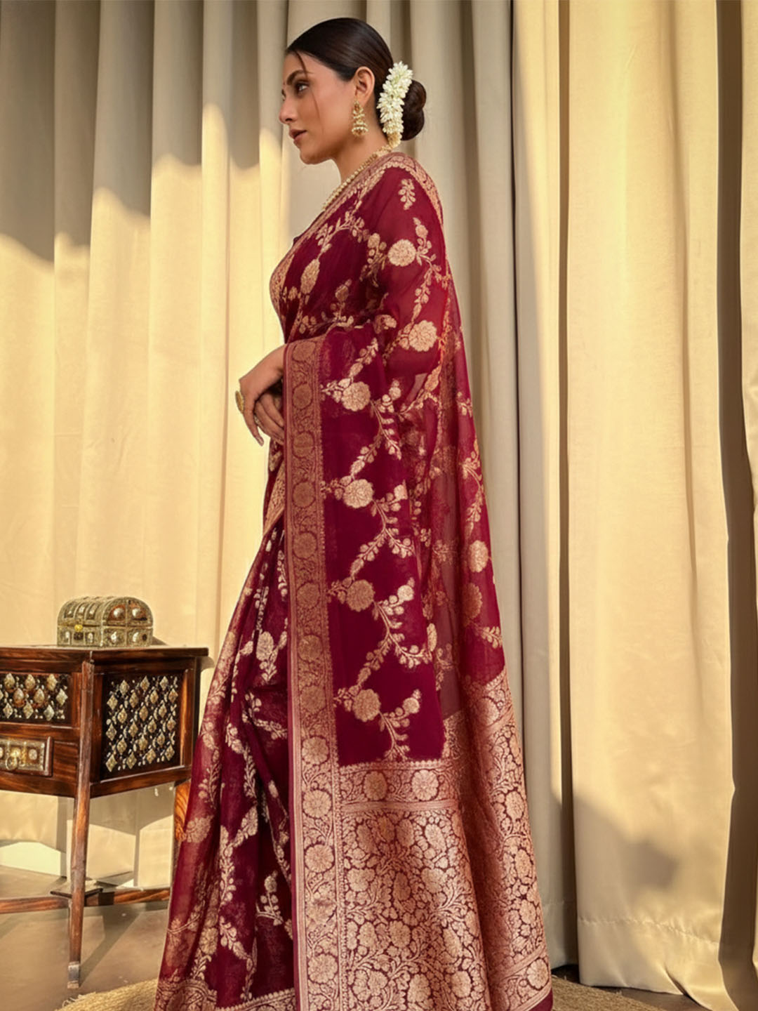 Urban Pallu Woven Design Silk Blend Traditional Saree