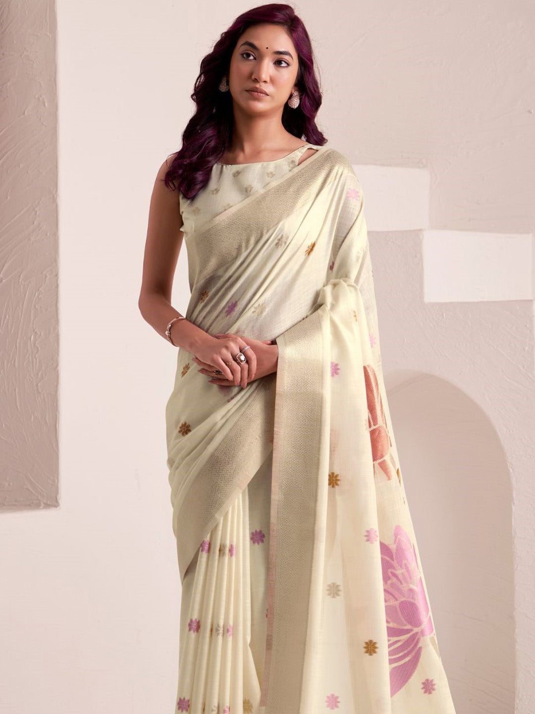 Urban Pallu Woven Design Silk Blend Daily Saree