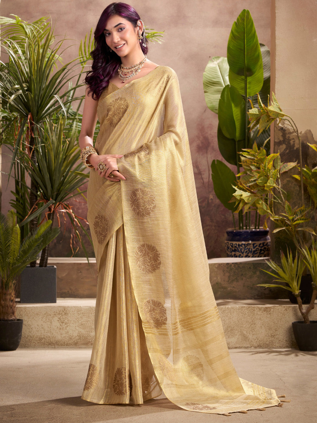 Urban Pallu Woven Design Silk Blend Traditional Saree