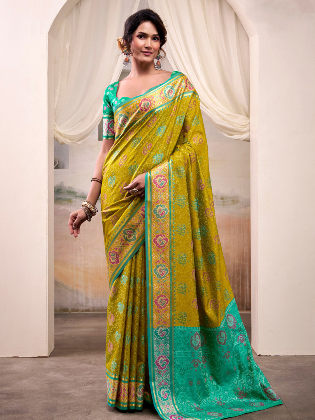 Urban Pallu Woven Design Cotton Blend Daily Saree