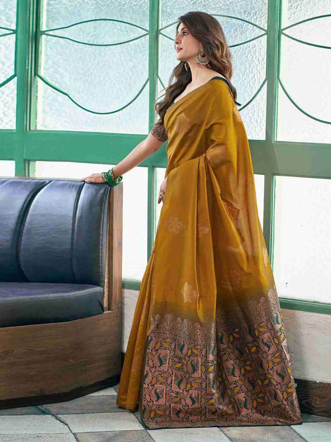 Urban Pallu Woven Design Silk Blend Traditional Saree