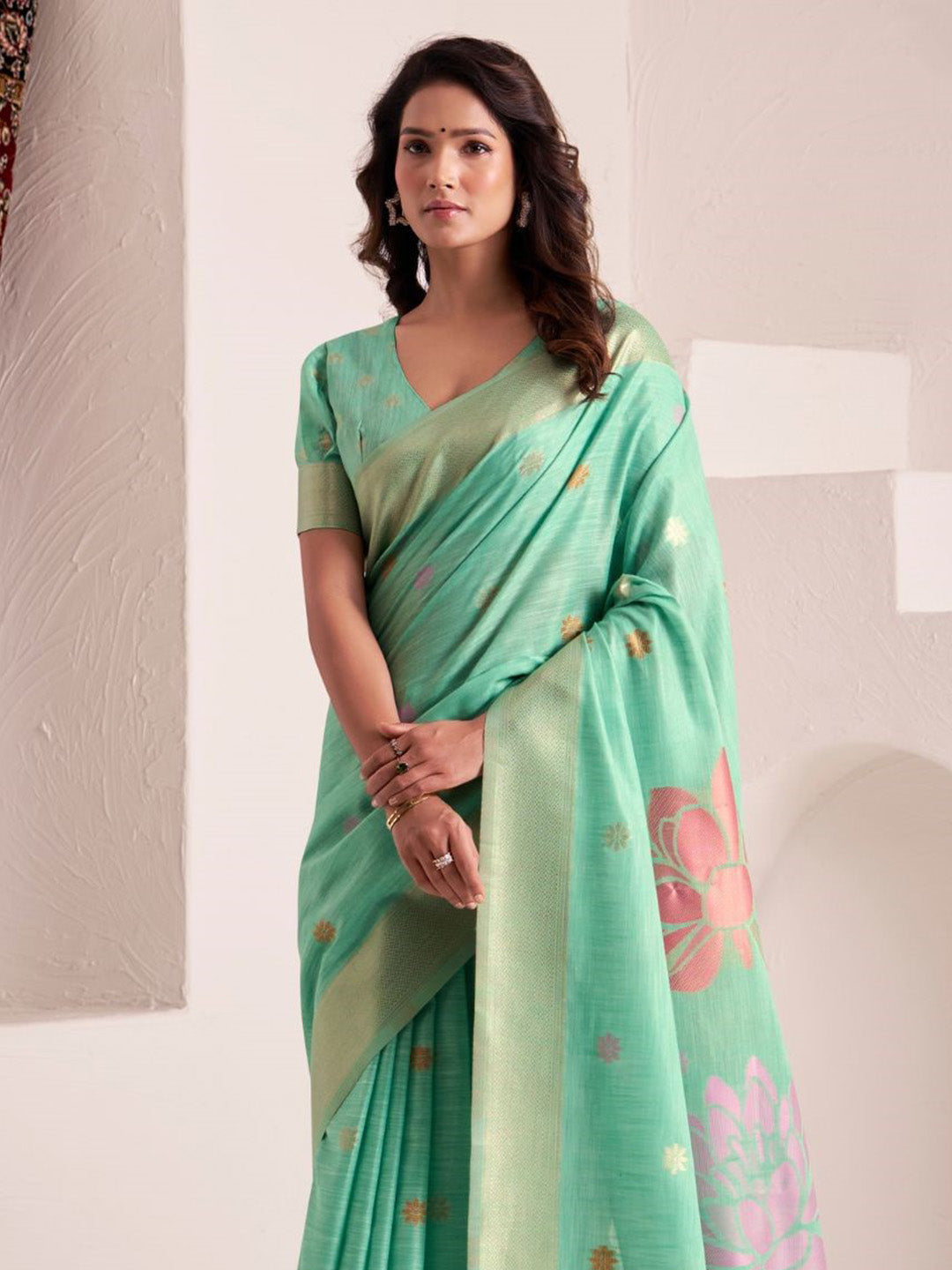 Urban Pallu Woven Design Silk Blend Daily Saree