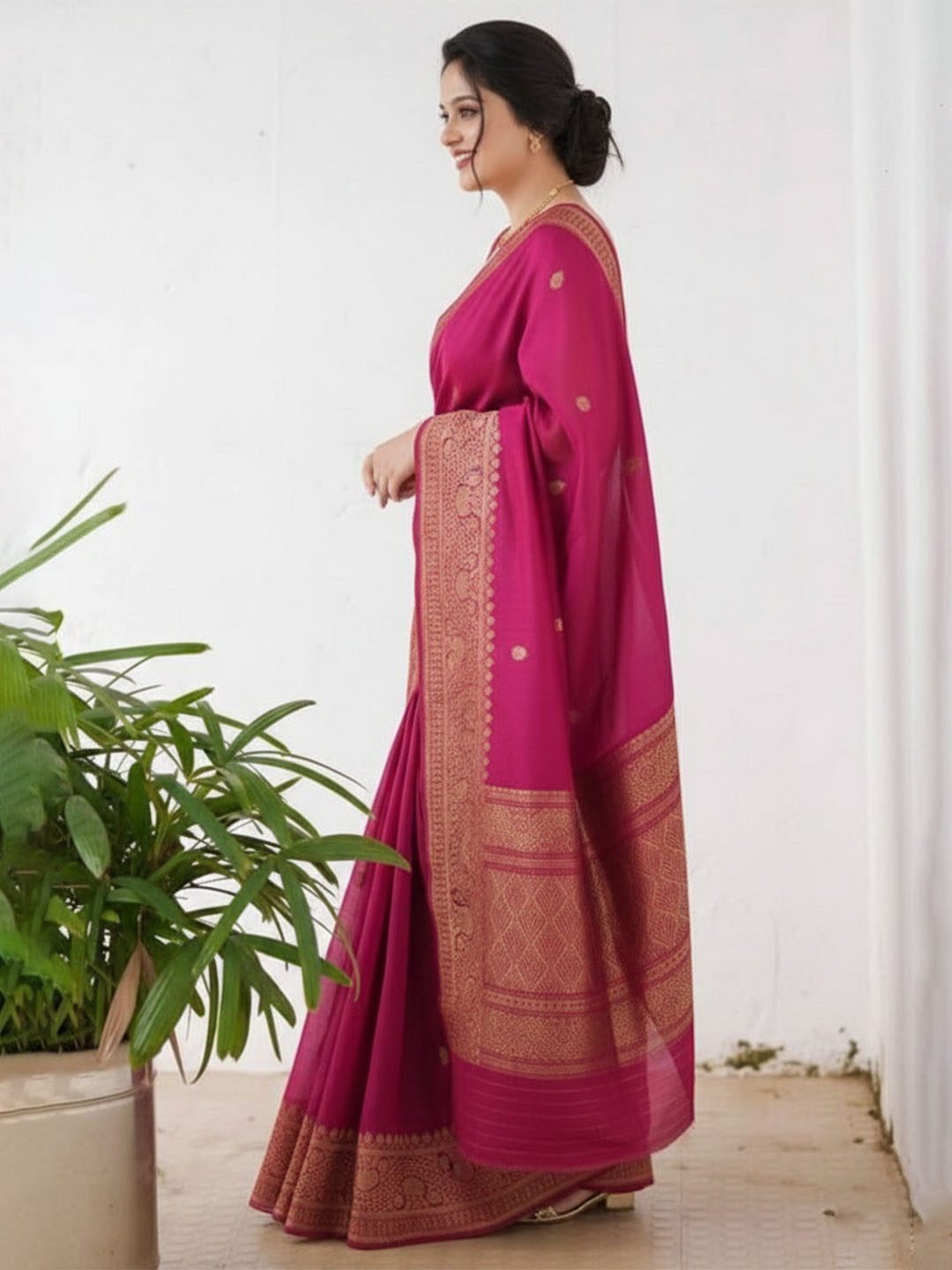 Urban Pallu Woven Design Silk Blend Traditional Saree