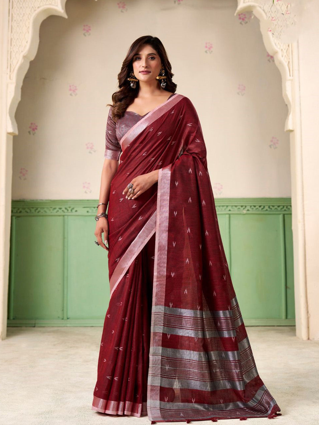 Urban Pallu Woven Design Silk Blend Traditional Saree