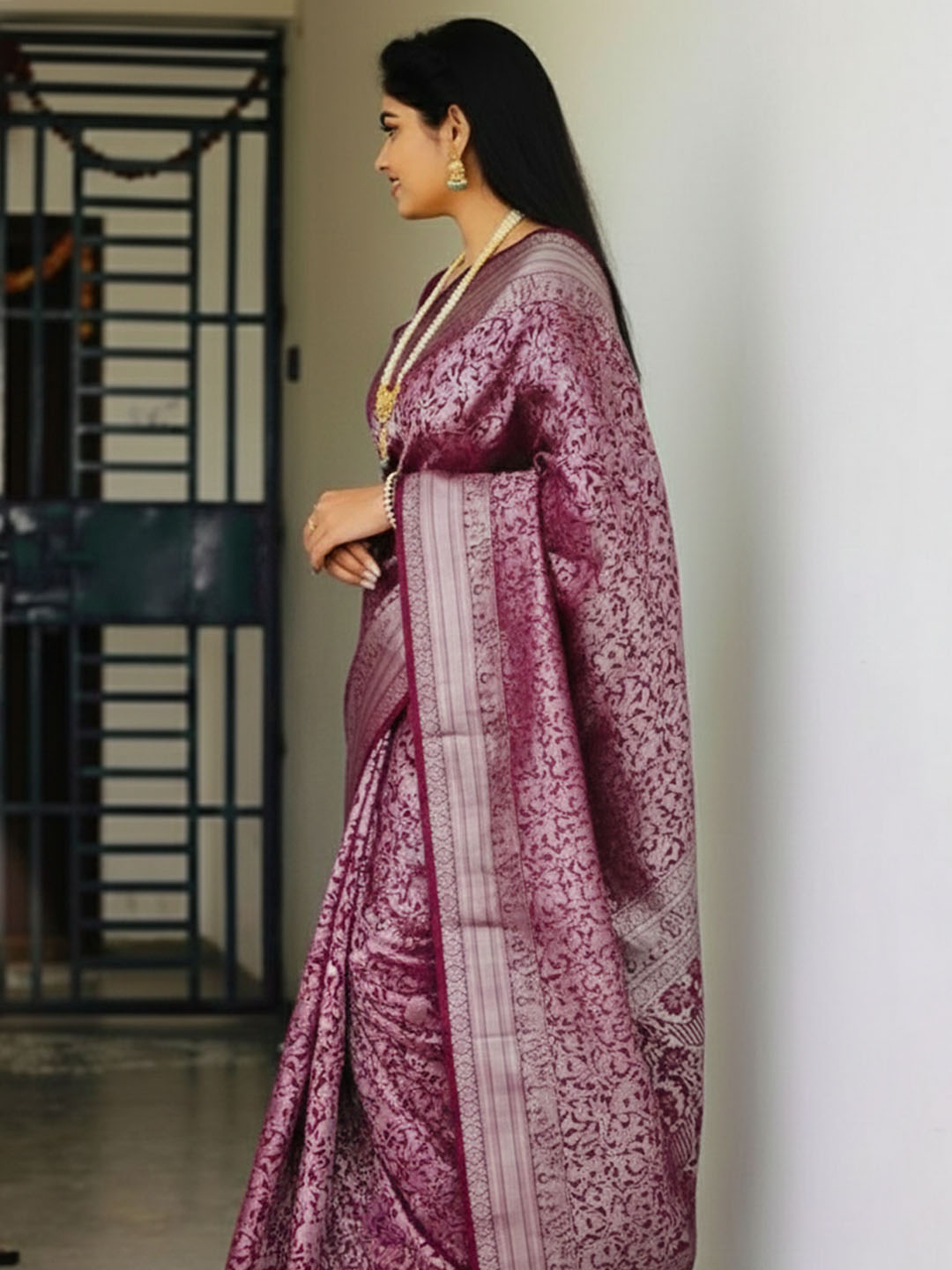 Urban Pallu Woven Design Silk Blend Traditional Saree