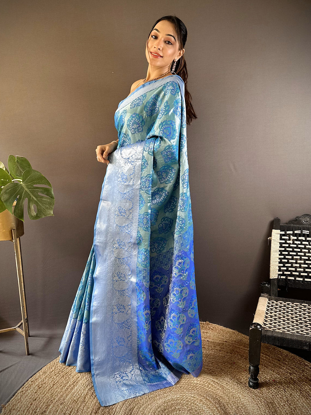 Urban Pallu Woven Design Silk Blend Traditional Saree