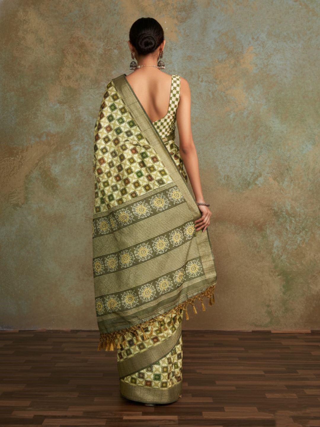 Urban Pallu Printed Silk Blend Daily Saree