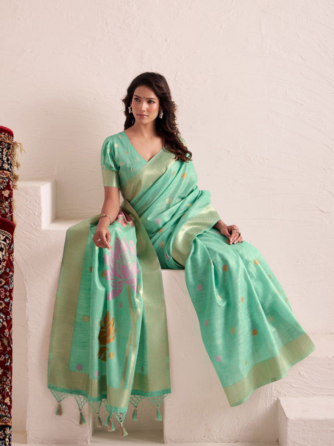 Urban Pallu Woven Design Silk Blend Daily Saree