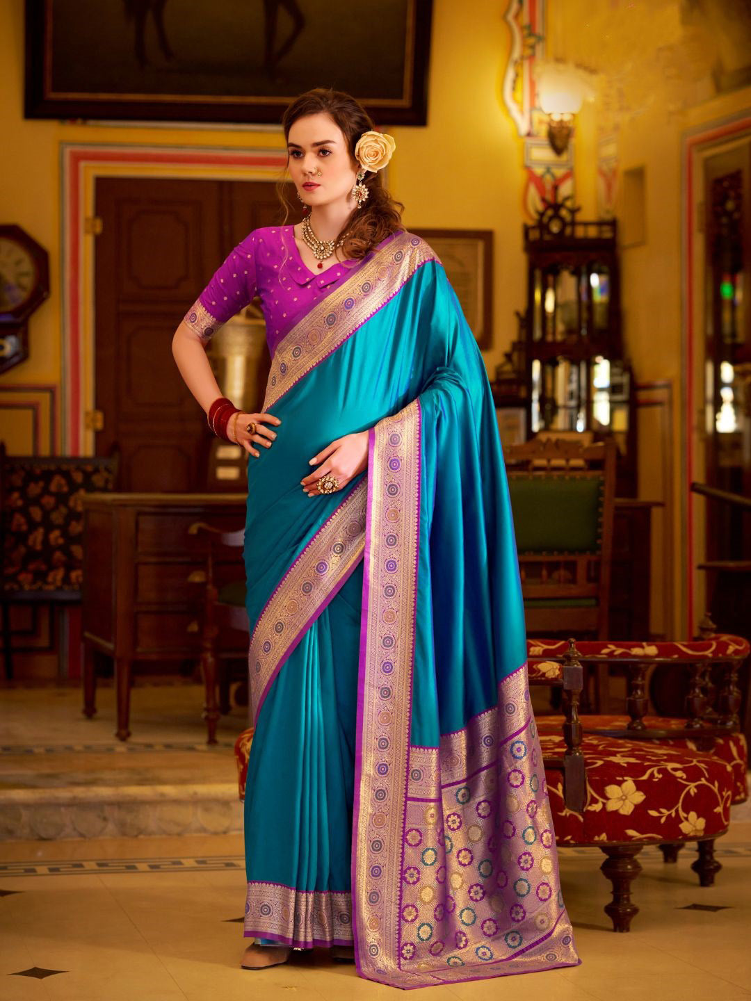 Urban Pallu Woven Design Silk Blend Daily Saree