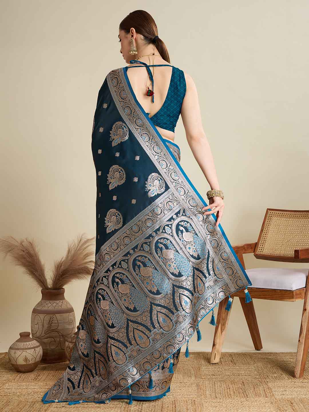 Urban Pallu Woven Design Silk Blend Party Saree