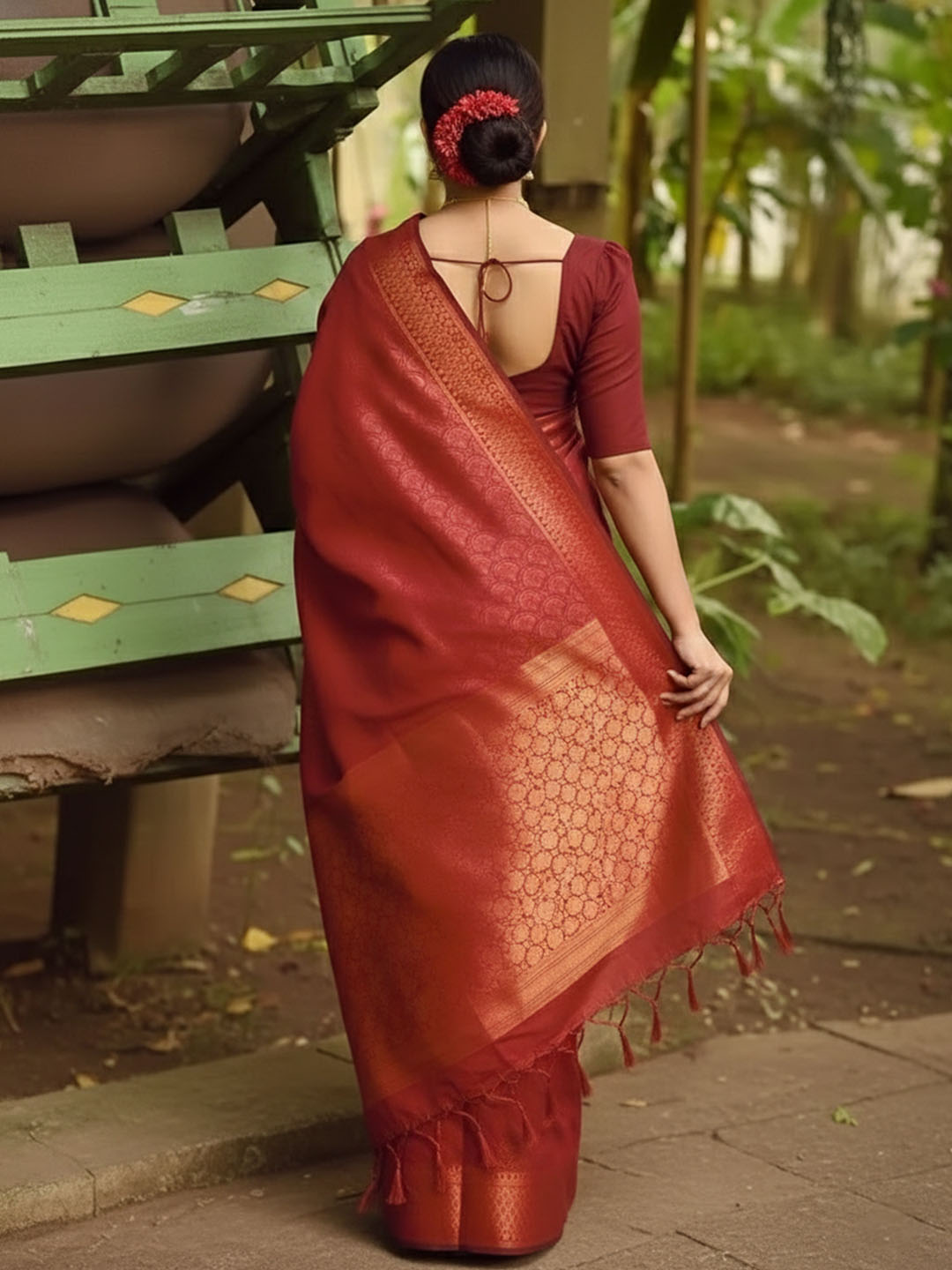 Urban Pallu Woven Design Silk Blend Traditional Saree