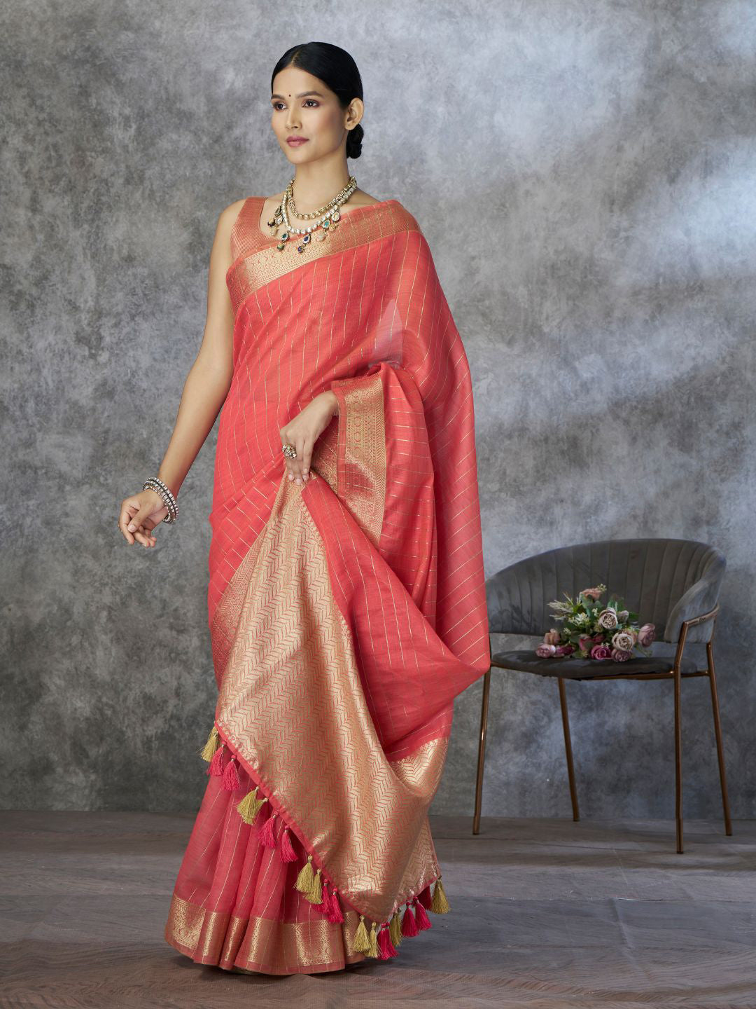 Urban Pallu Solid Cotton Blend Daily Saree