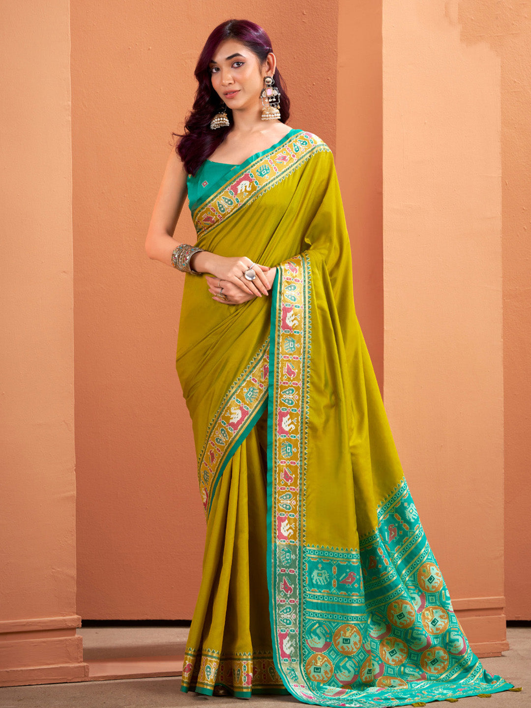 Urban Pallu Solid Silk Blend Festive Saree
