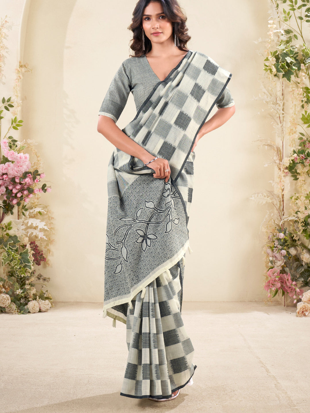 Urban Pallu Woven Design Silk Blend Work Saree