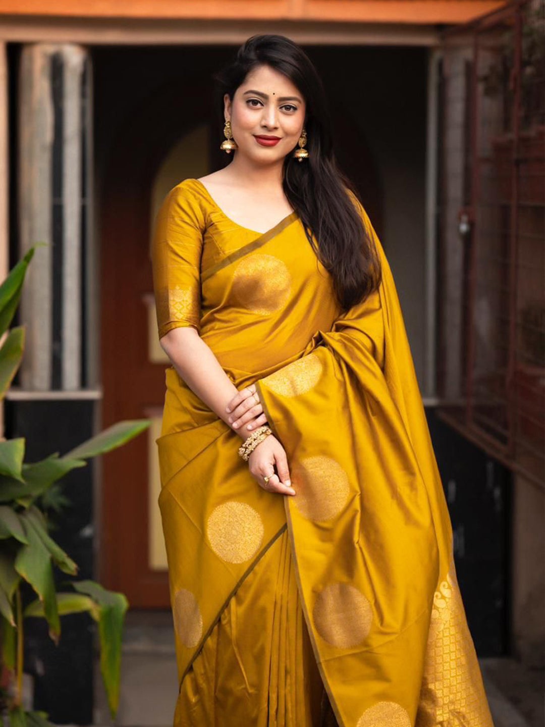 Urban Pallu Woven Design Silk Blend Work Saree