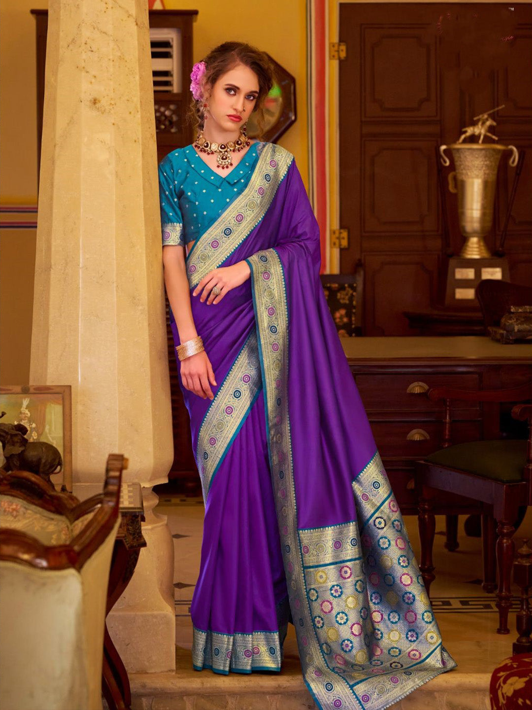 Urban Pallu Woven Design Silk Blend Daily Saree