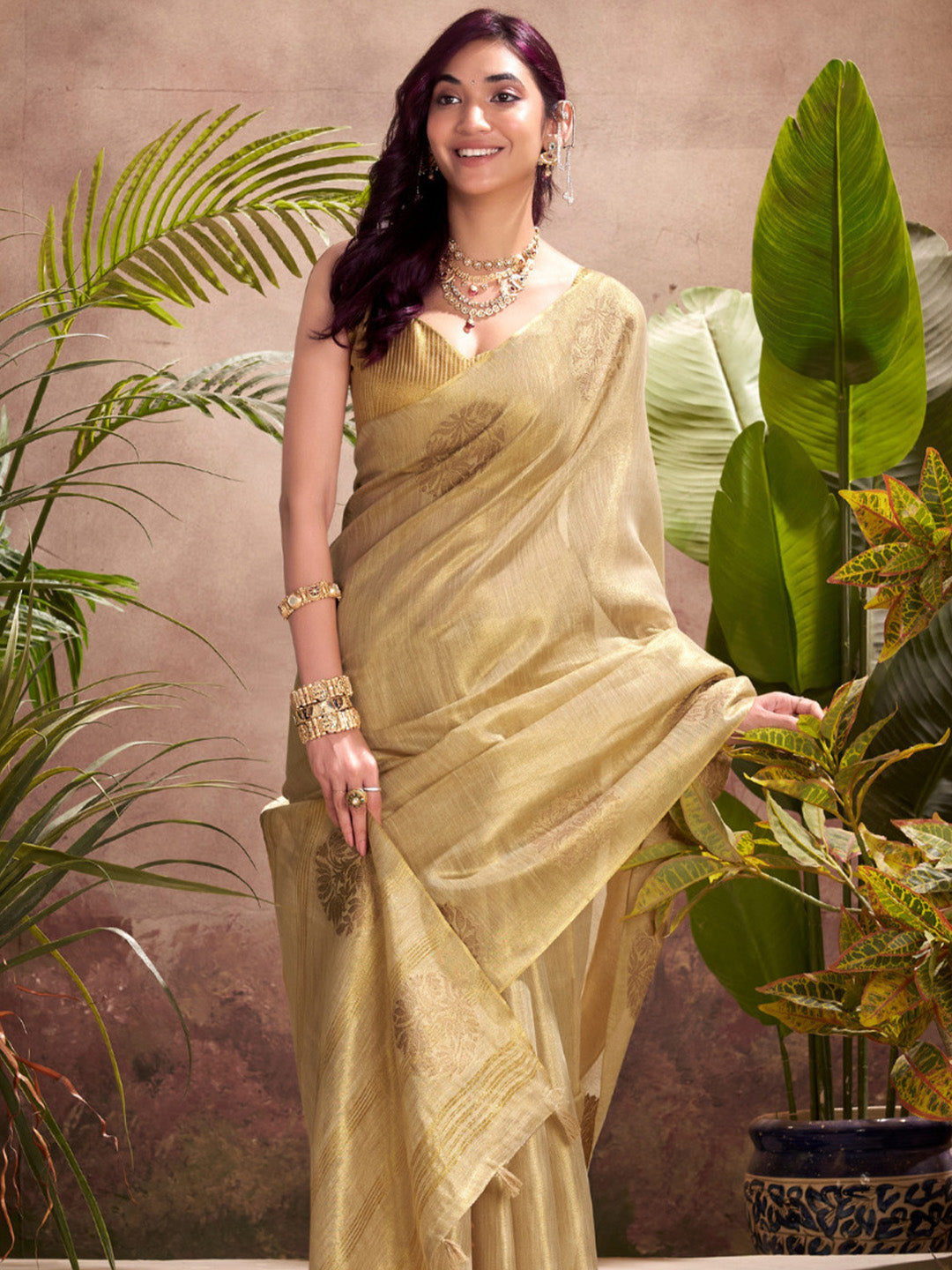 Urban Pallu Woven Design Silk Blend Traditional Saree
