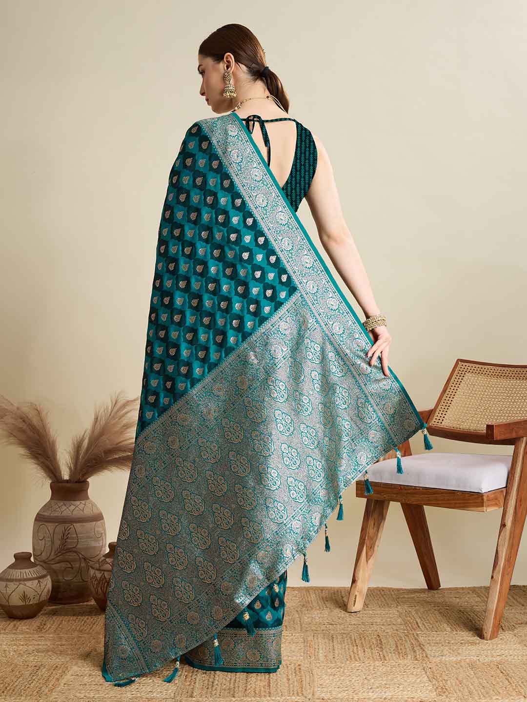 Urban Pallu Woven Design Silk Blend Party Saree