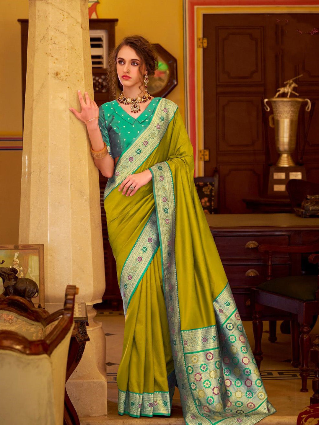Urban Pallu Woven Design Silk Blend Daily Saree
