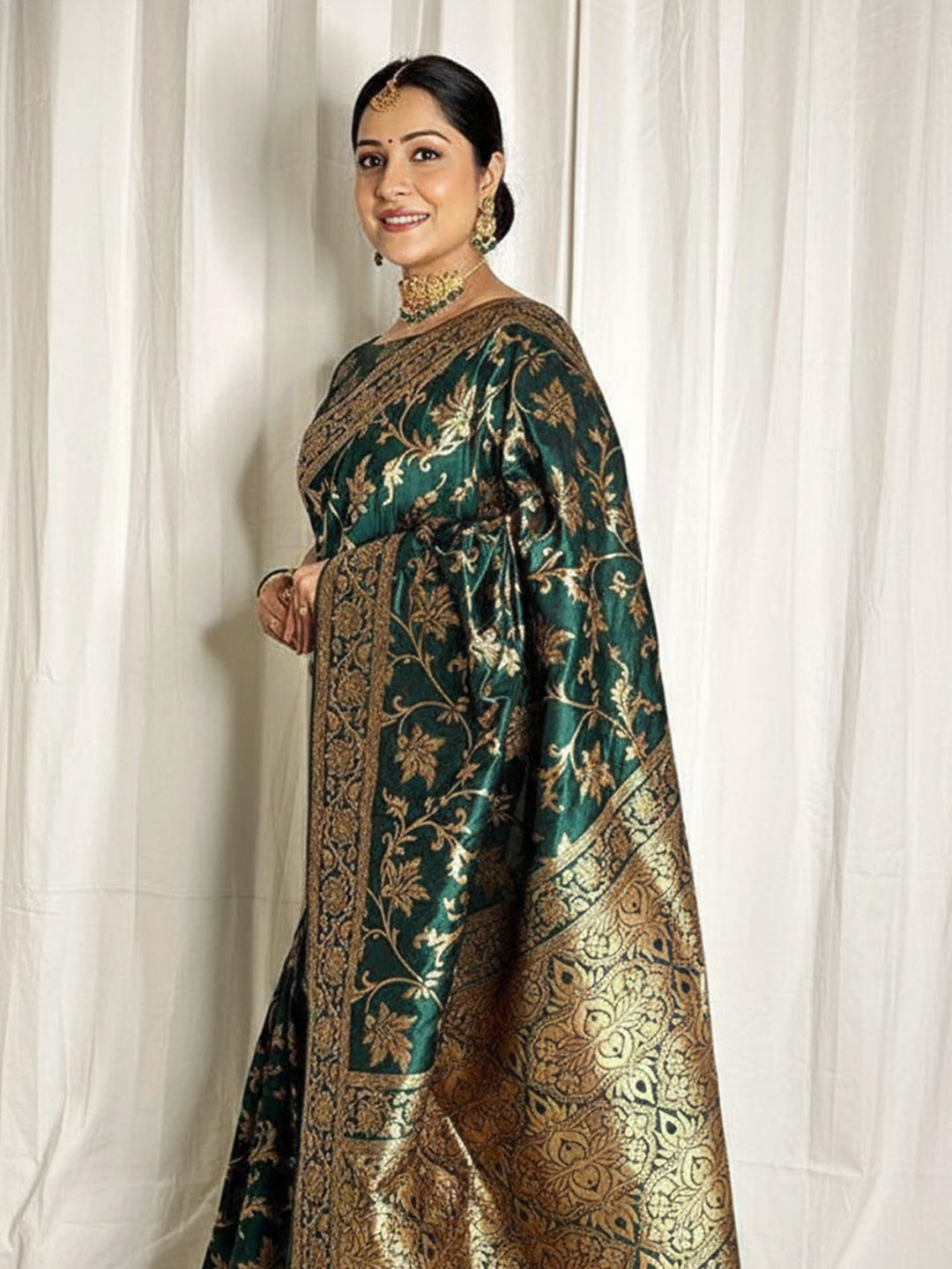 Urban Pallu Woven Design Silk Blend Traditional Saree