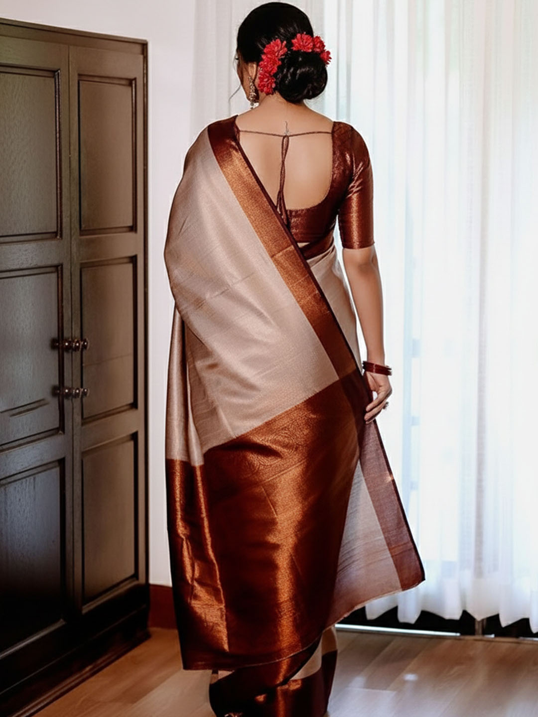 Urban Pallu Woven Design Silk Blend Traditional Saree