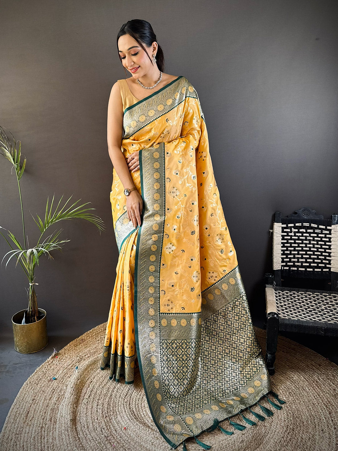 Urban Pallu Woven Design Art Silk Traditional Saree