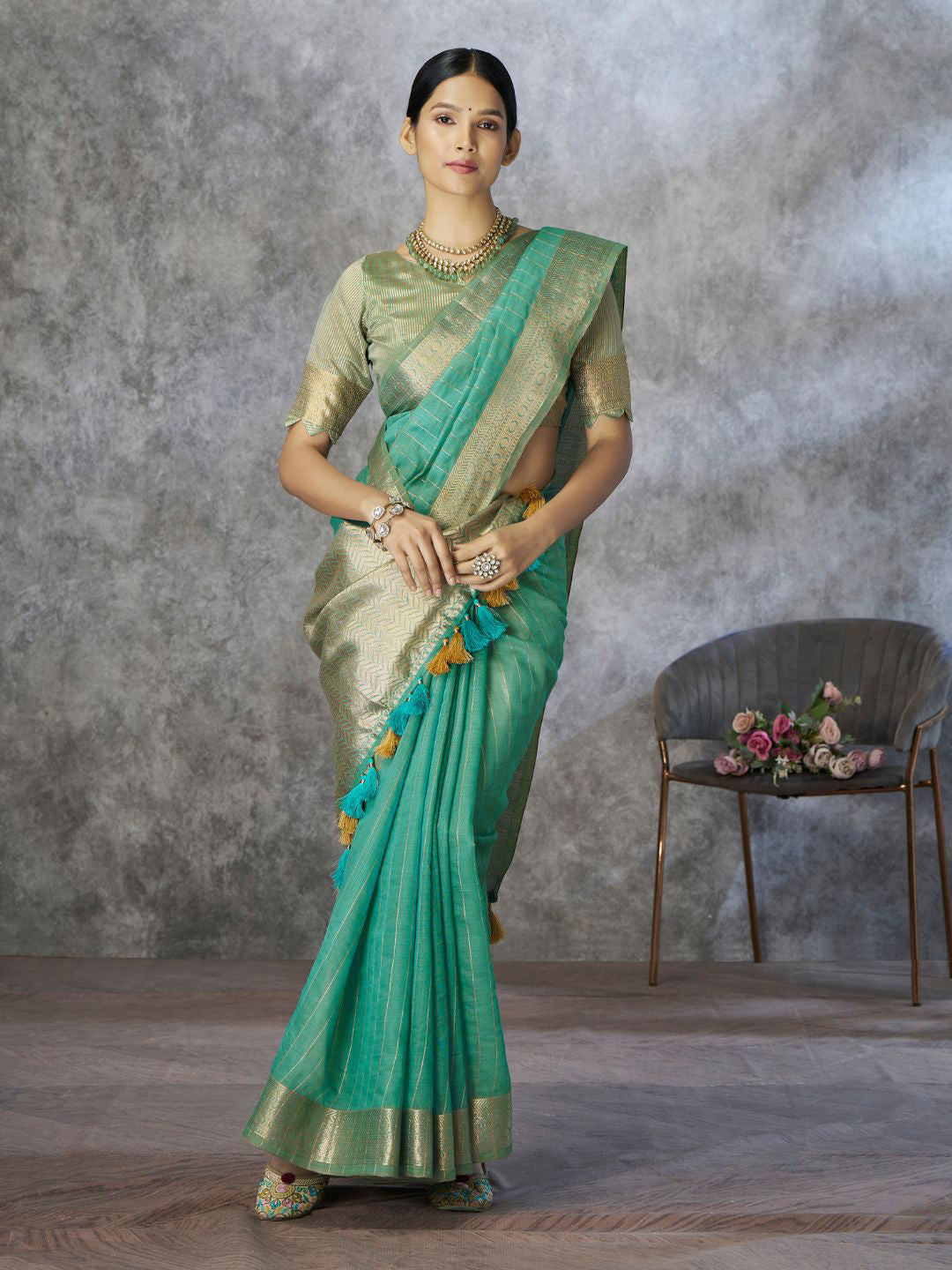 Urban Pallu Solid Cotton Blend Daily Saree